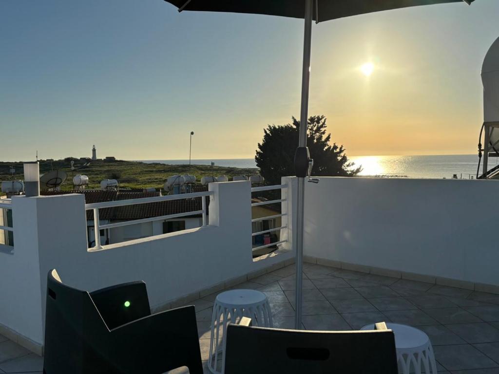 Апартаменты Venus Lighthouse 2B, Sea-View, Paphos Center Экстерьер фото