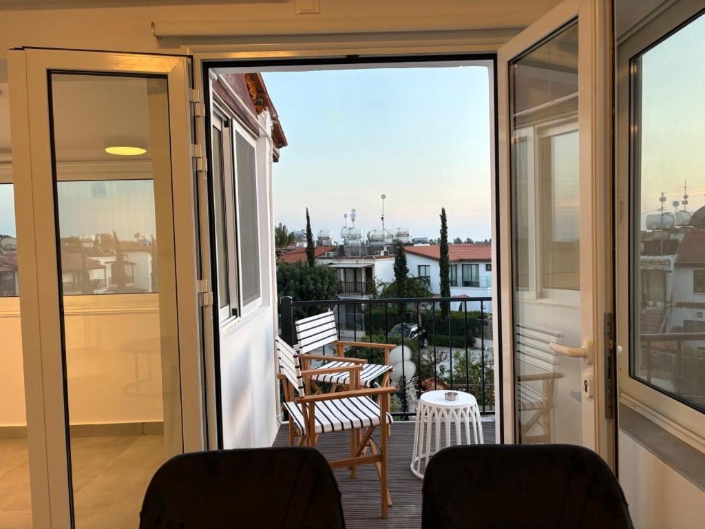 Апартаменты Venus Lighthouse 2B, Sea-View, Paphos Center Экстерьер фото