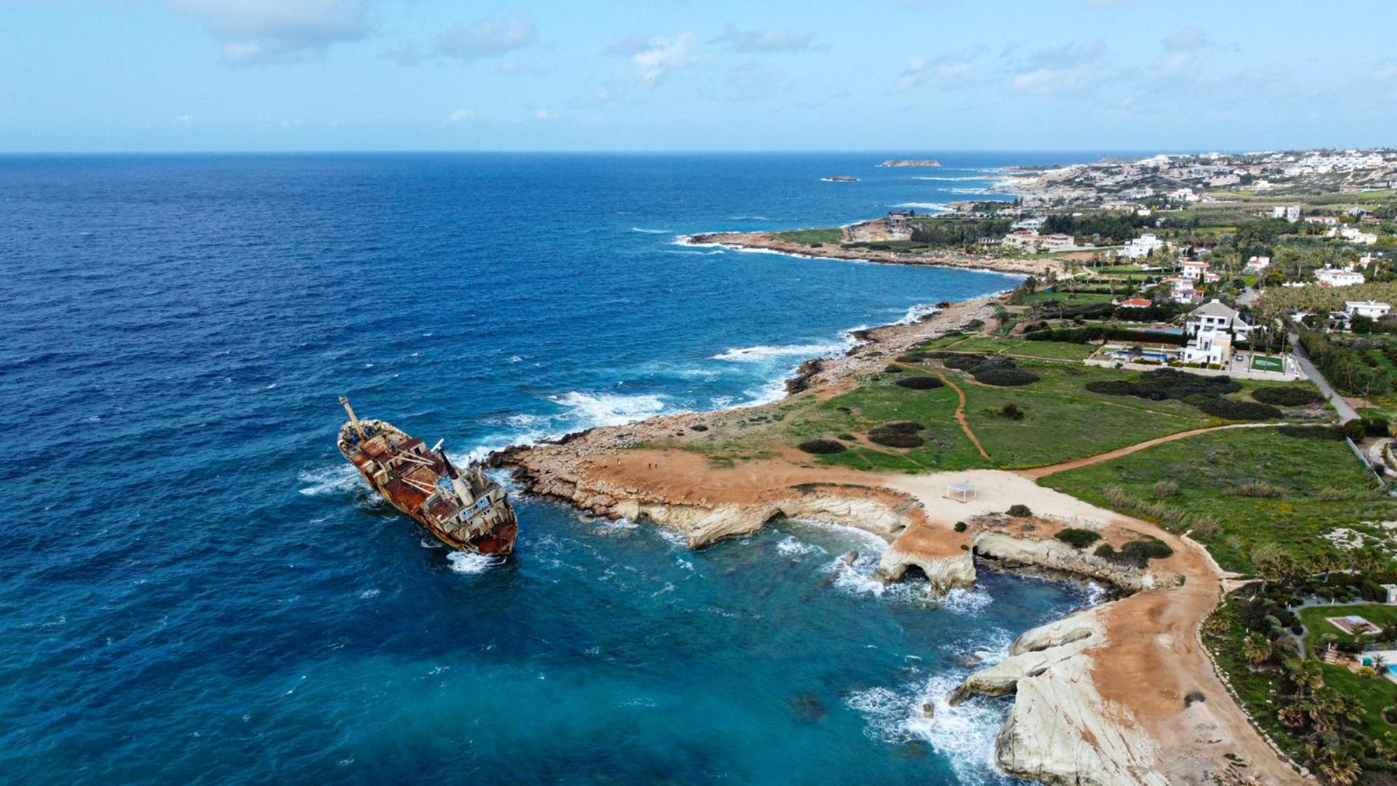 Апартаменты Venus Lighthouse 2B, Sea-View, Paphos Center Экстерьер фото